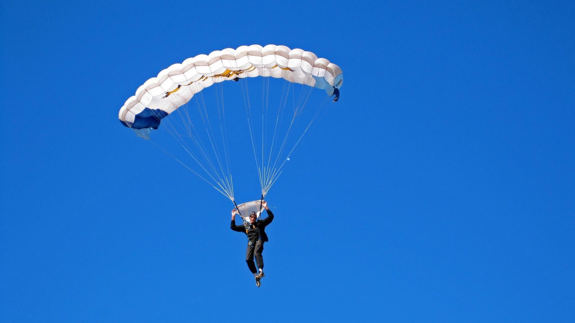 申花官方宣布，原米兰门将教练罗伯茨执掌一线队守门员培训